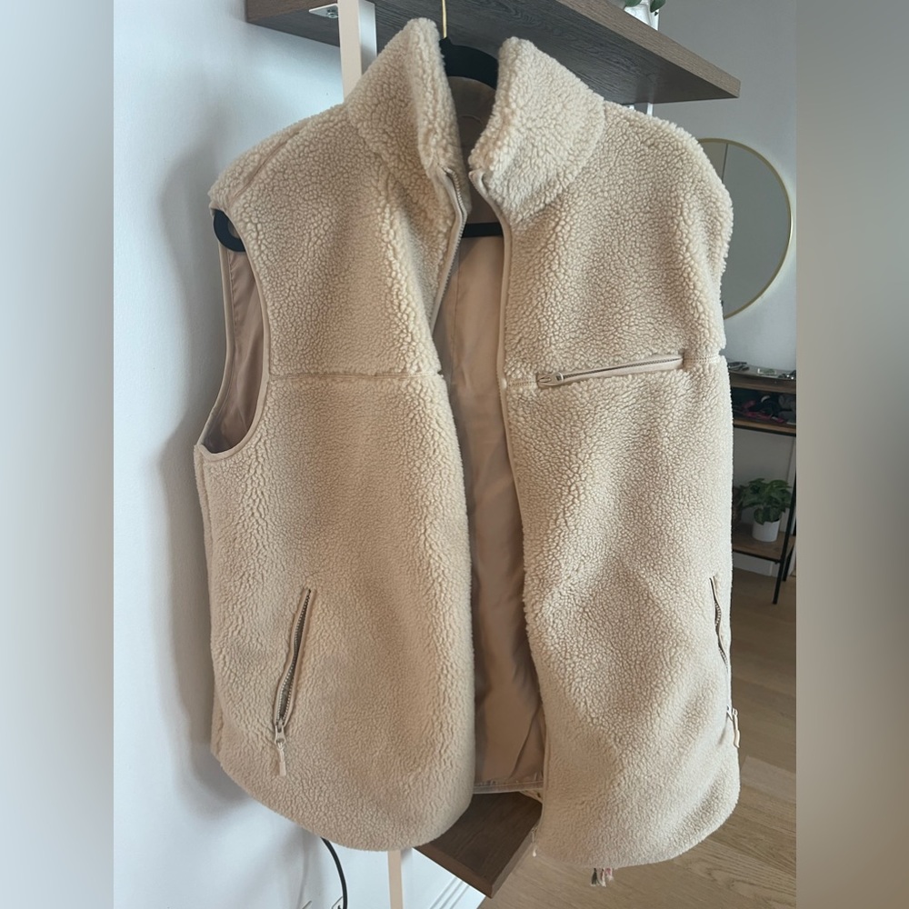 Sleeveless Sherpa Jacket - Size XL / oversized fit - & other stories